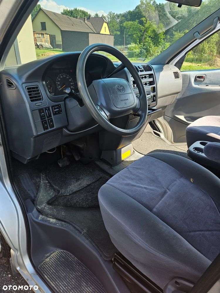 Toyota Hiace - 16