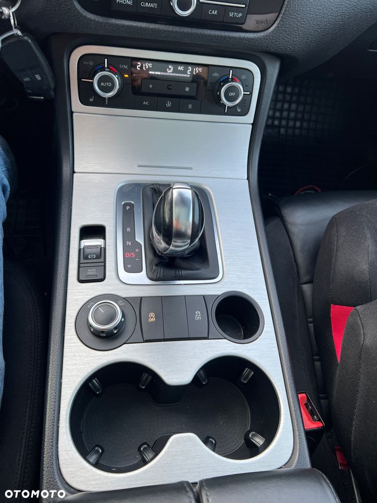 Volkswagen Touareg 3.0 V6 TDI BMT R-Style - 13