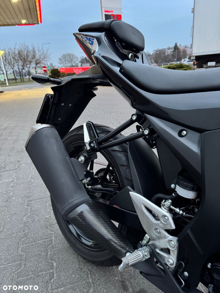 Suzuki GSX - 7
