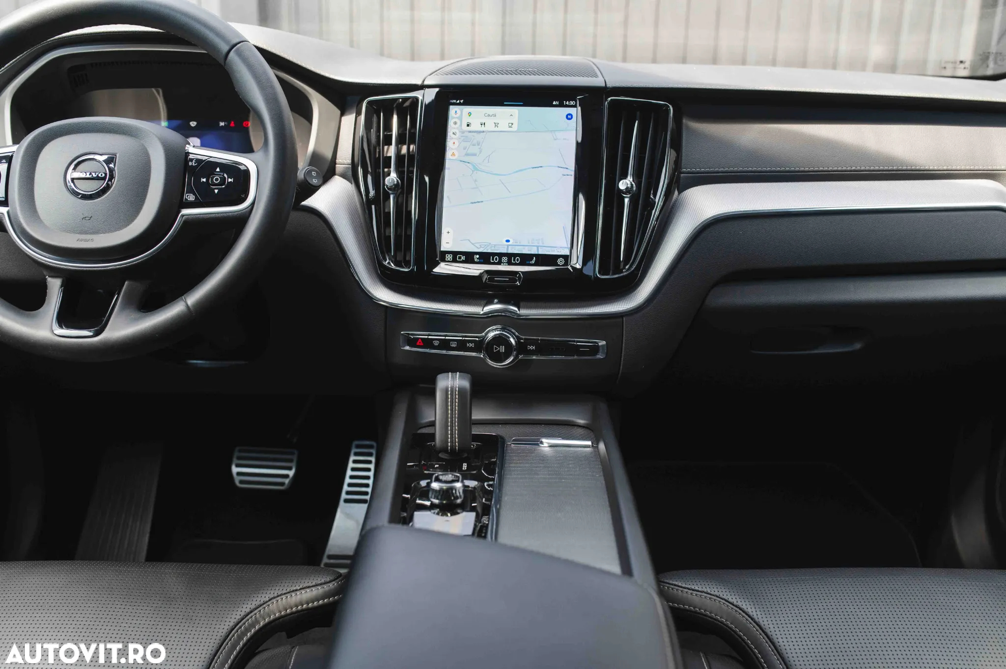 Volvo XC 60 B4 MHEV AT8 AWD R-Design - 17
