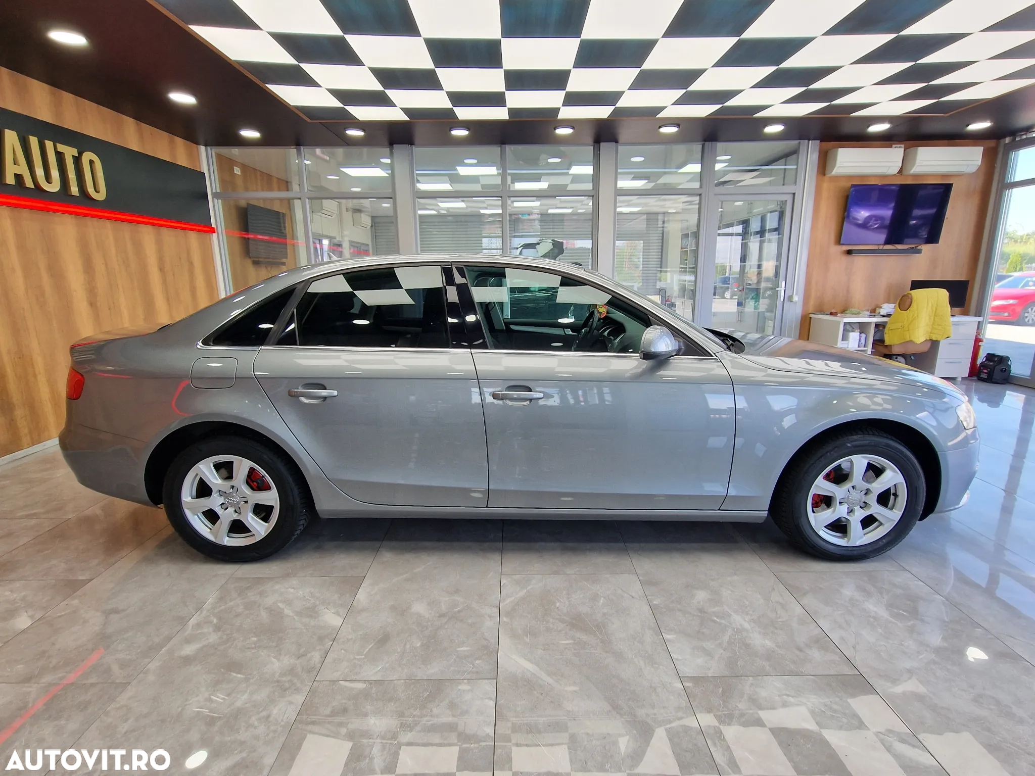 Audi A4 2.0 TDI B8 - 12