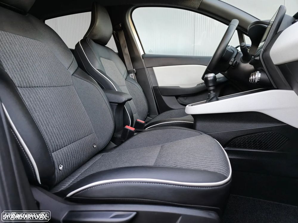 Renault Clio 1.0 TCe Techno - 29