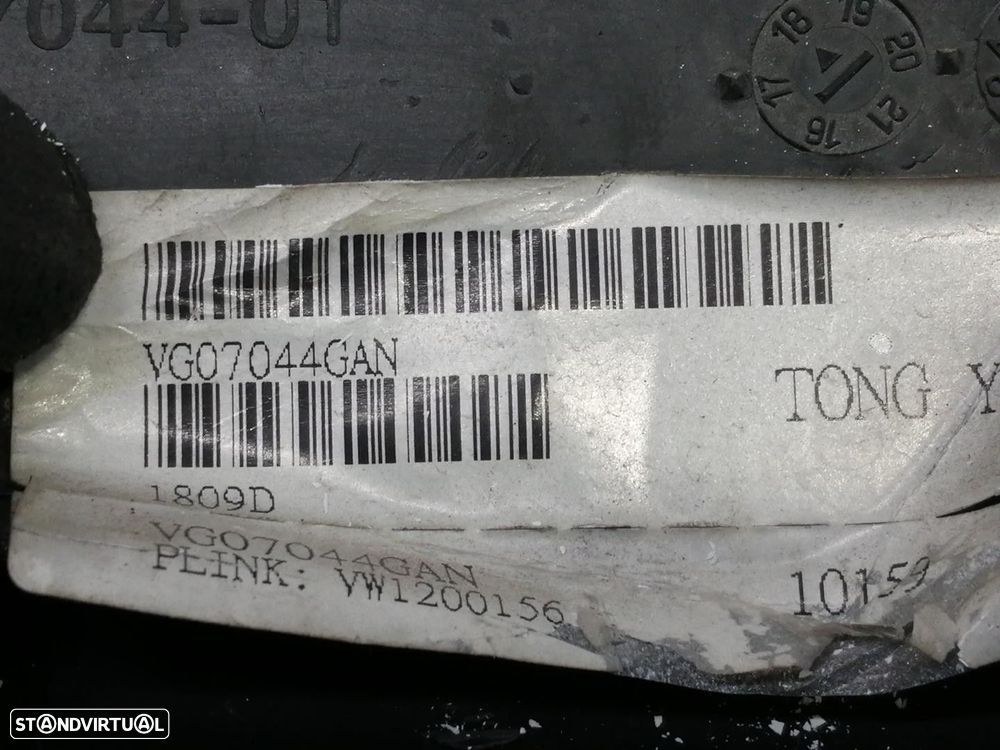 GRELHA FRONTAL VOLKSWAGEN PASSAT 2000 - 2