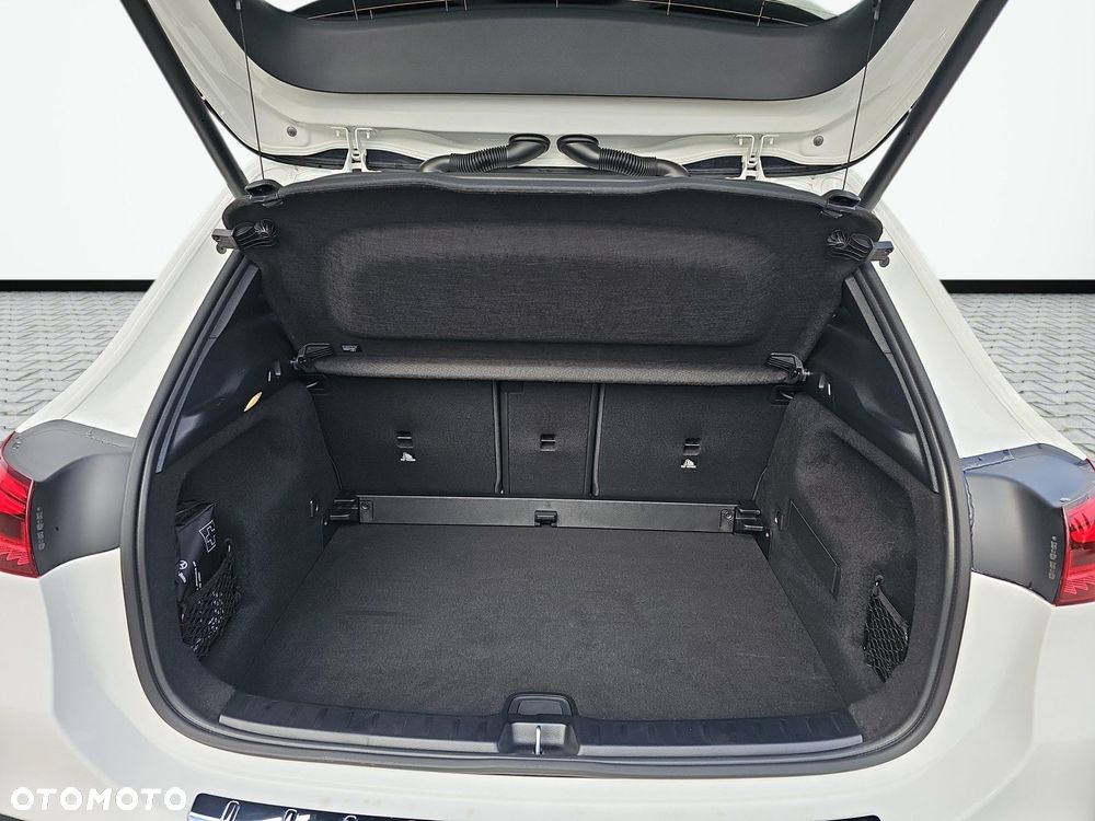 Mercedes-Benz GLA 200 Business Edition - 17