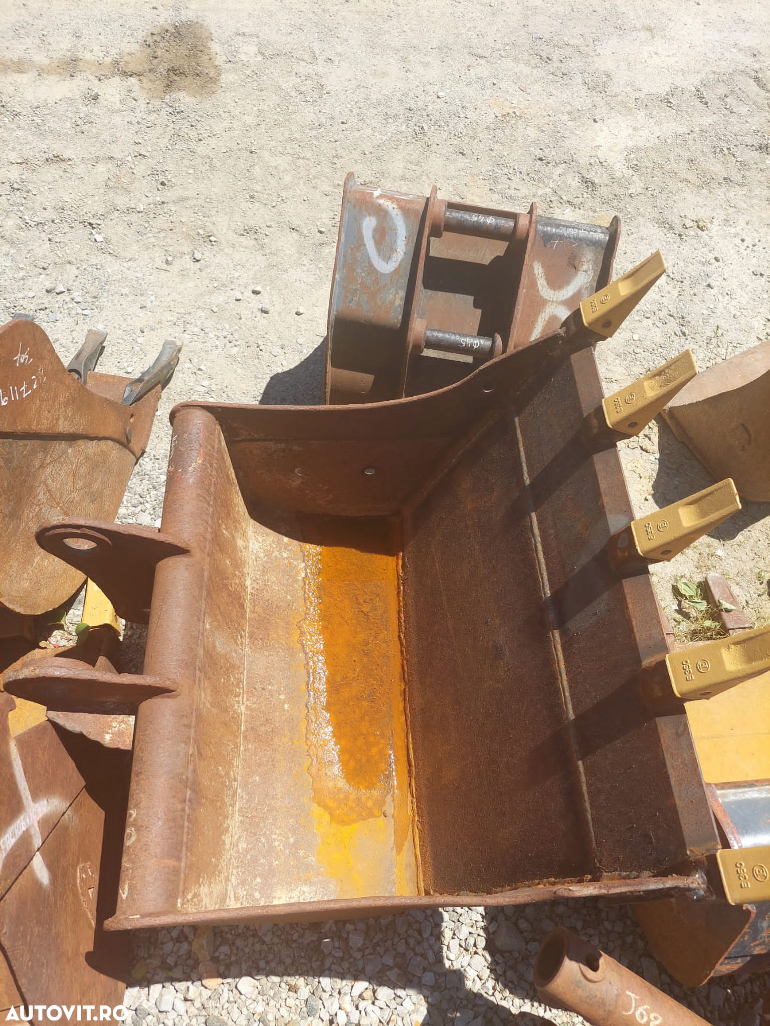 Cupa buldoexcavator - 13