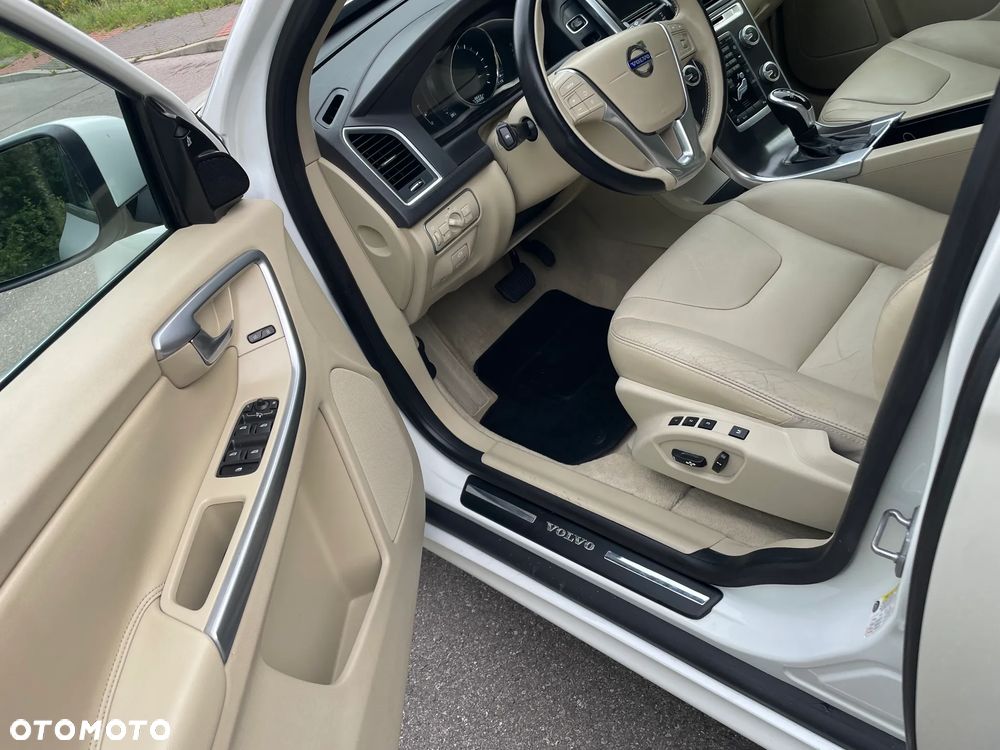 Volvo XC 70 T6 AWD Momentum - 22