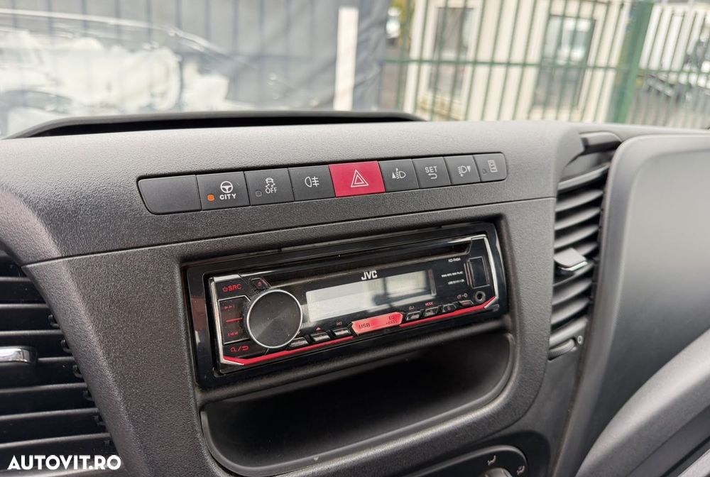 Iveco Daily 3.0 D CÂRLIG DE CONTAINER 3.5 tone - 30