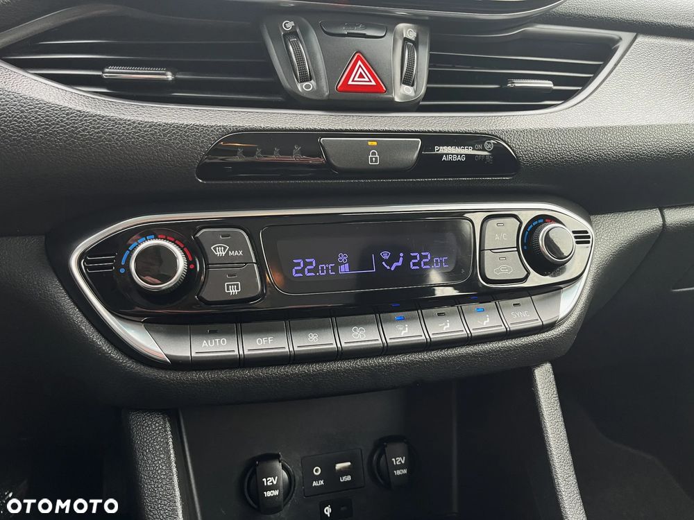 Hyundai i30 blue Kombi 1.6 CRDi Passion - 28