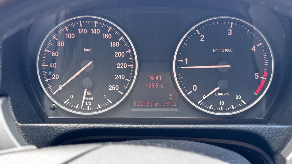 BMW Seria 3 318d - 14
