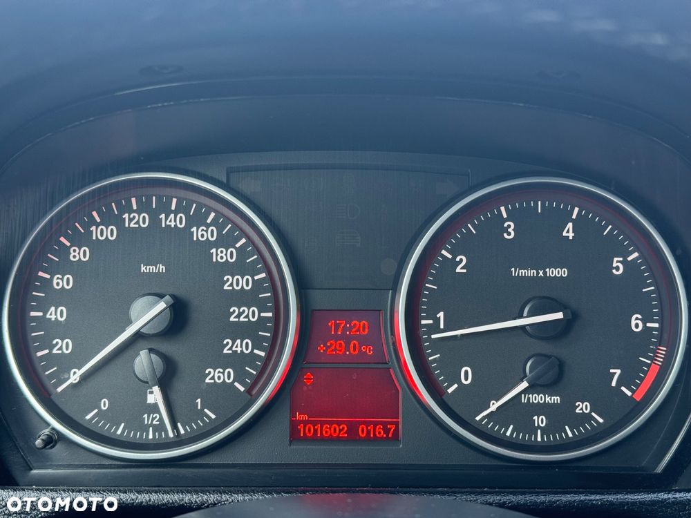 BMW X1 sDrive20i - 32