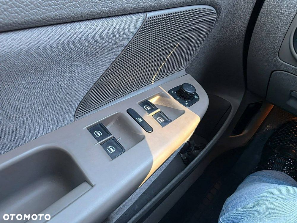 Volkswagen Golf 2.0 TDI DPF DSG Tour Edition - 11