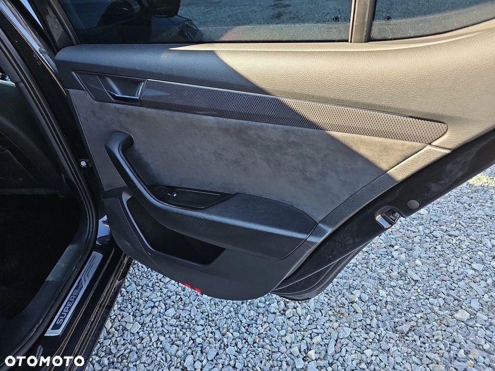 Skoda Superb 2.0 TDI Sportline DSG - 24