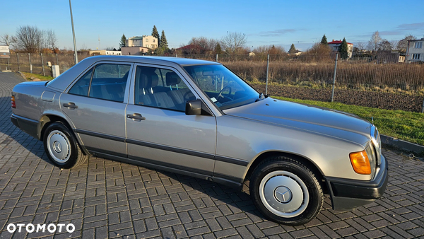 Mercedes-Benz W124 (1984-1993)