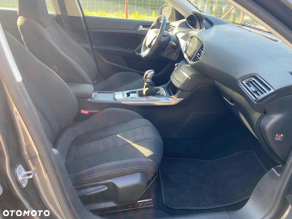 Peugeot 308 1.2 PureTech Allure S&S - 29