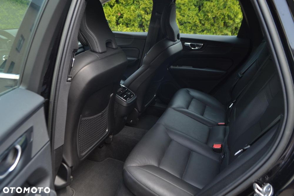 Volvo XC 60 B4 D Plus Bright - 30