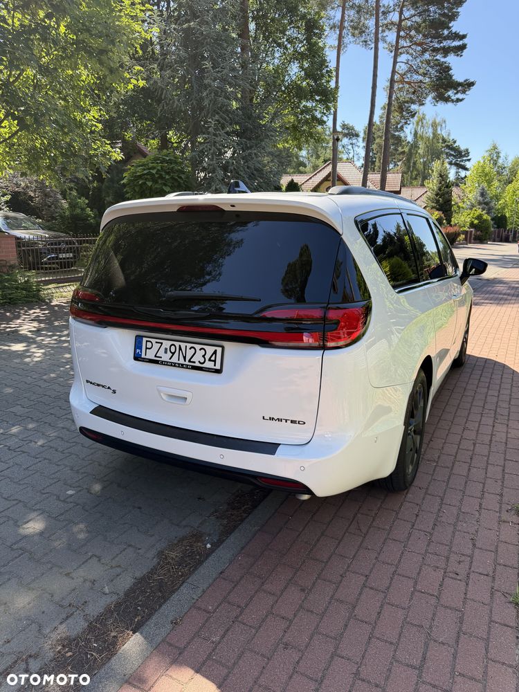 Chrysler Pacifica - 4