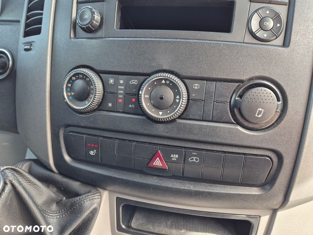 Mercedes-Benz Sprinter 316 CDi / KONTENER / 1 WŁ / WINDA PALFINGER / SOLIDNY KONTENER / 3 MIEJSCA / BEZWYPADKOWY / TEMPOMAT / PODGRZEWANY FOTEL / STAN BARDZO DOBRY - 24