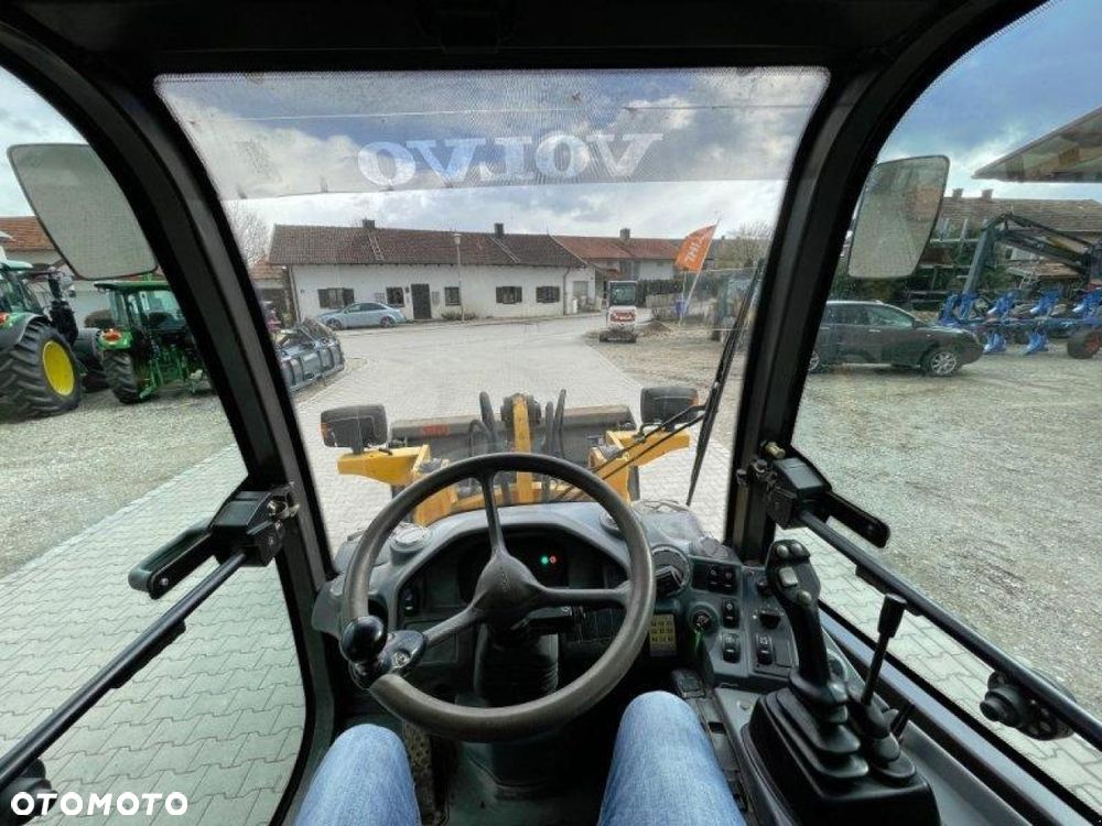 Volvo L25f / ROKU 2011 / łopata 4w1 - 9