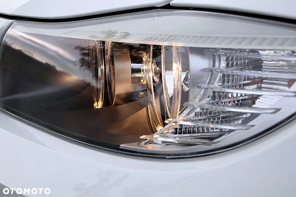 BMW Seria 3 318i - 33