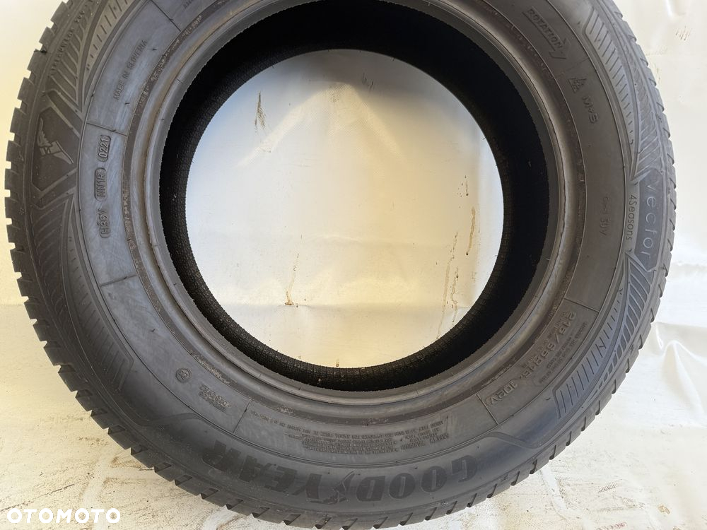 215/65/16 Goodyear Vector4Seasons Gen-3 SUV 102V 2021R (629) - 3