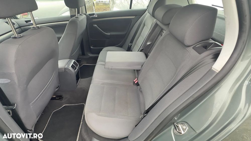 Volkswagen Golf - 24