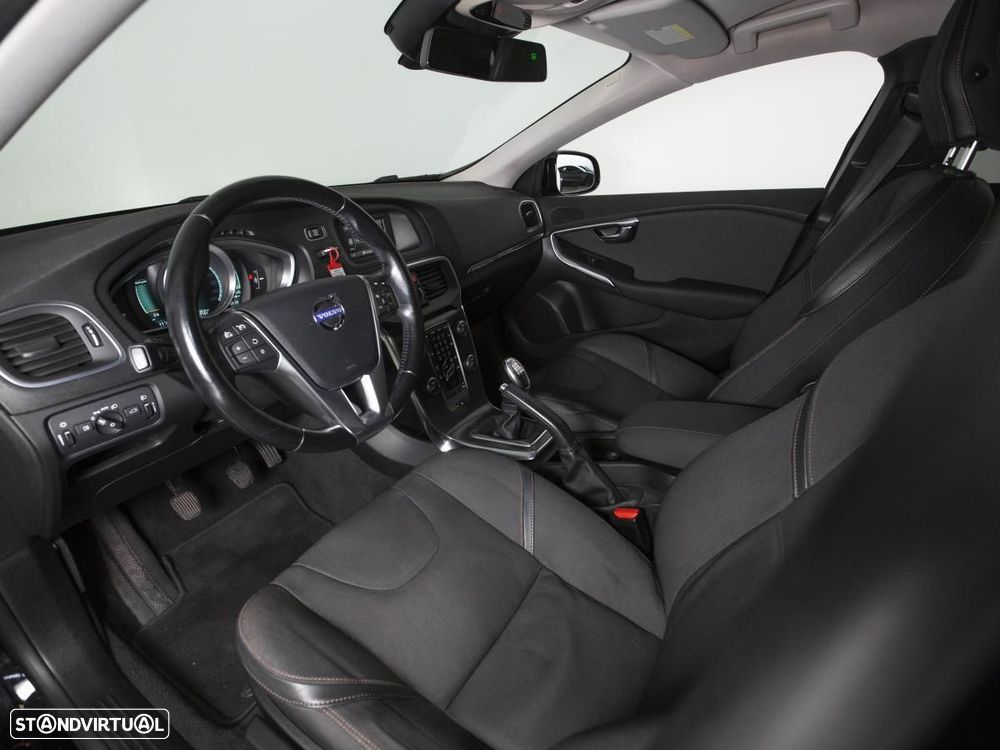 Volvo V40 Cross Country - 6