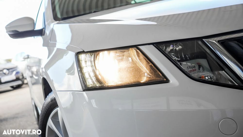 Skoda Octavia Combi Diesel 1.6 TDI DSG Ambition - 27