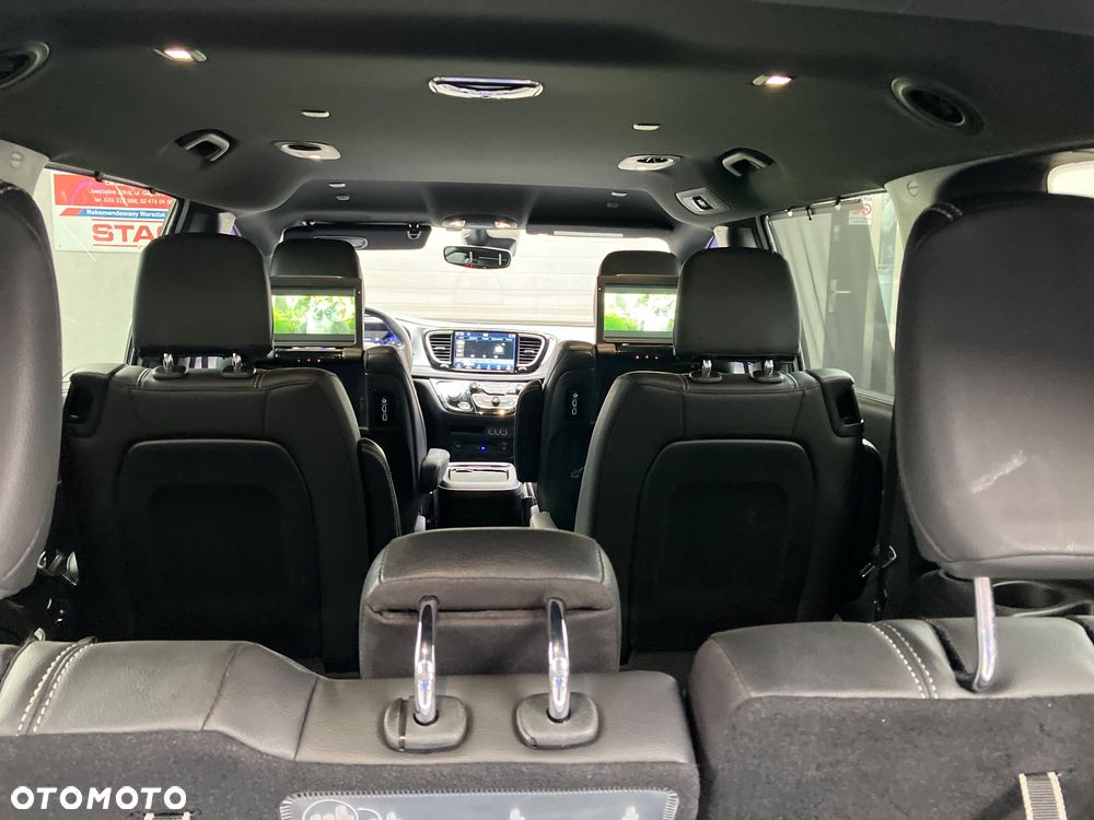 Chrysler Pacifica - 12