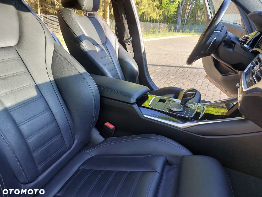 BMW Seria 3 330i xDrive - 12