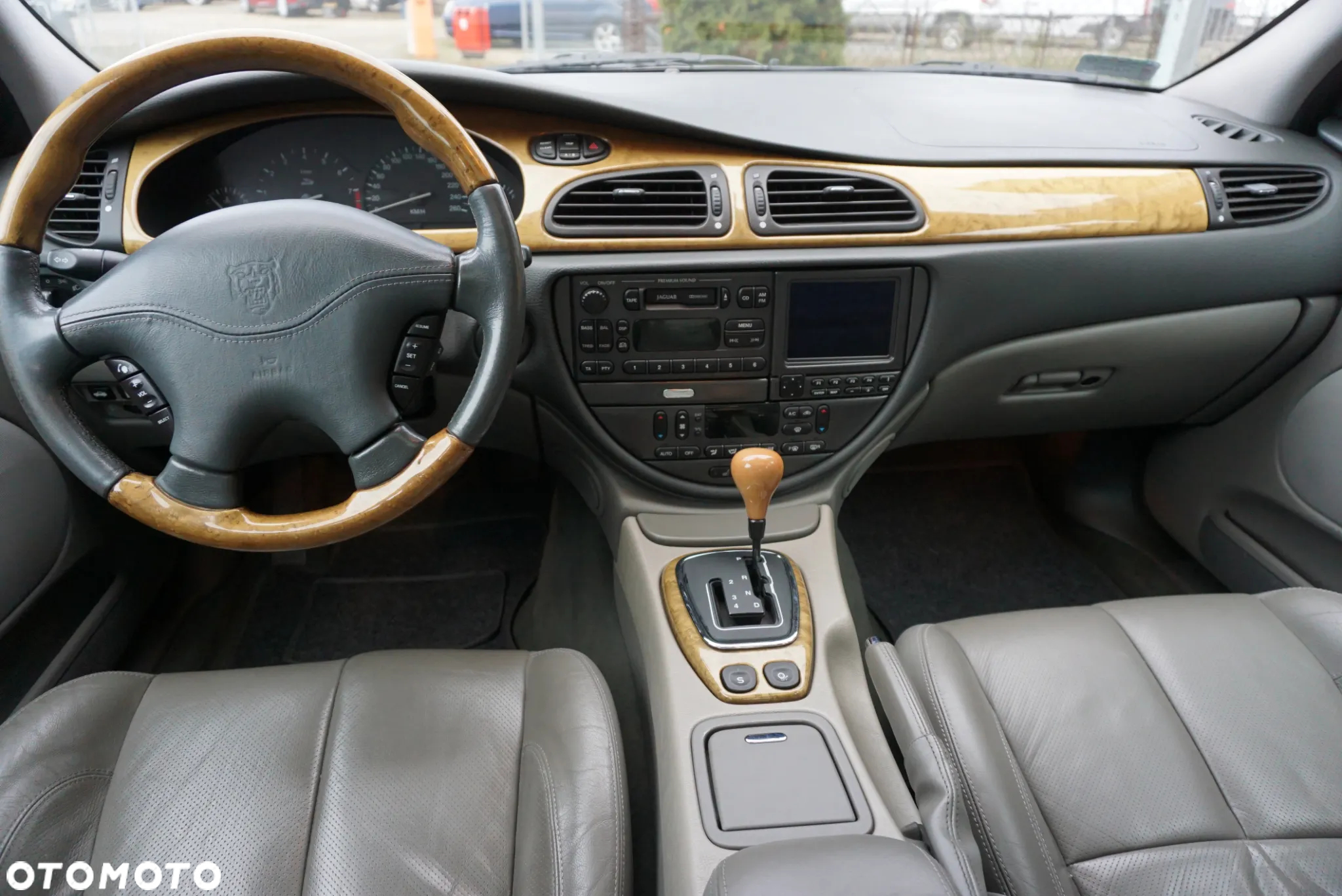 Jaguar S-Type 4.0 V8 - 13