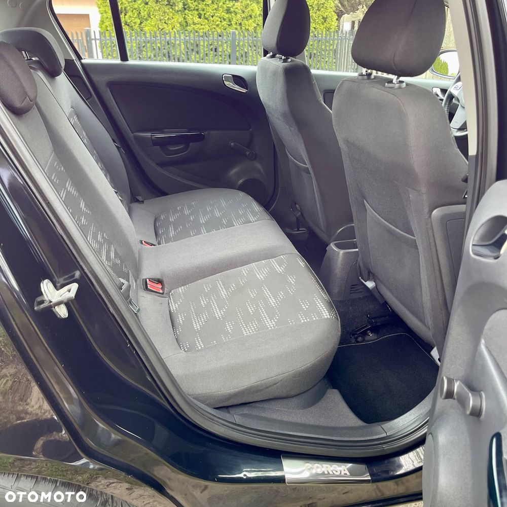 Opel Corsa 1.2 16V Cosmo - 24