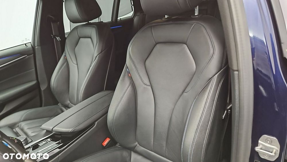 BMW Seria 5 540i xDrive mHEV - 11