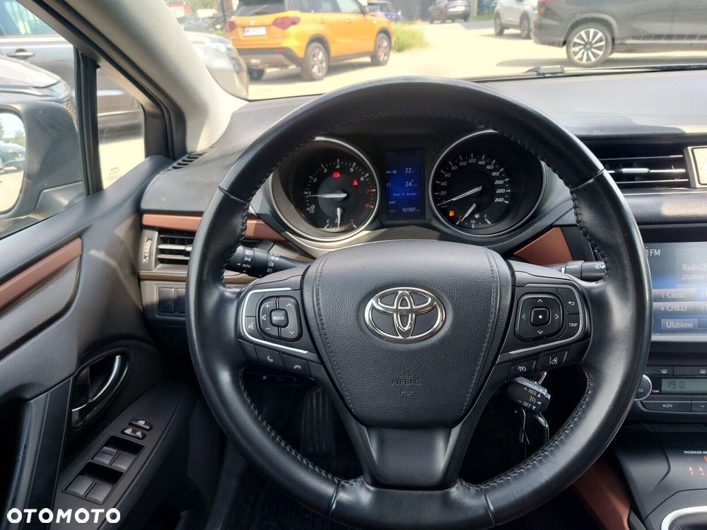 Toyota Avensis 1.8 Premium - 13