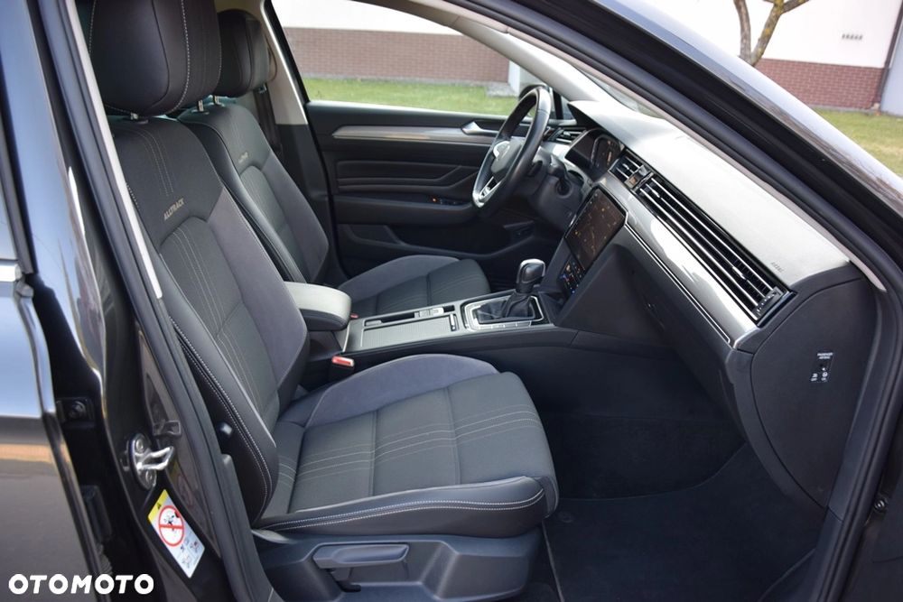 Volkswagen Passat Alltrack 2.0 TDI SCR DSG 4Motion - 11