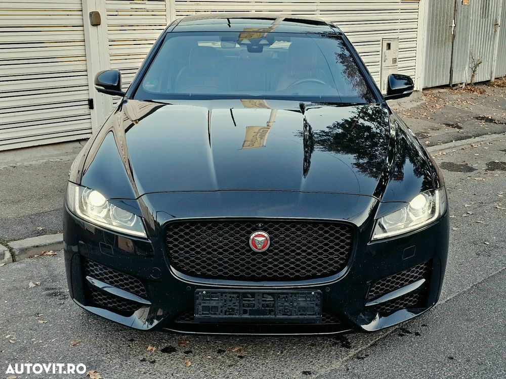 Jaguar XF 25t Chequered Flag - 26