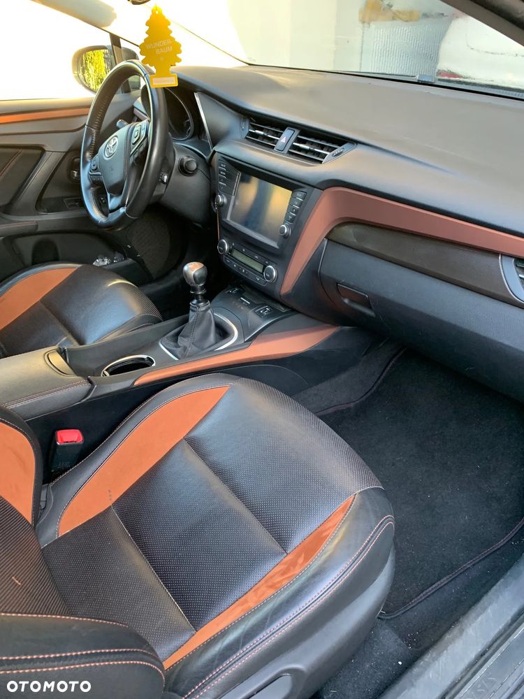 Toyota Avensis 1.8 Premium - 3