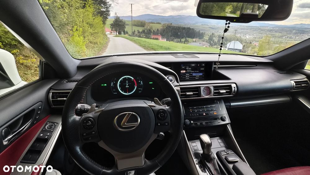 Lexus IS 300h F Sport - 8