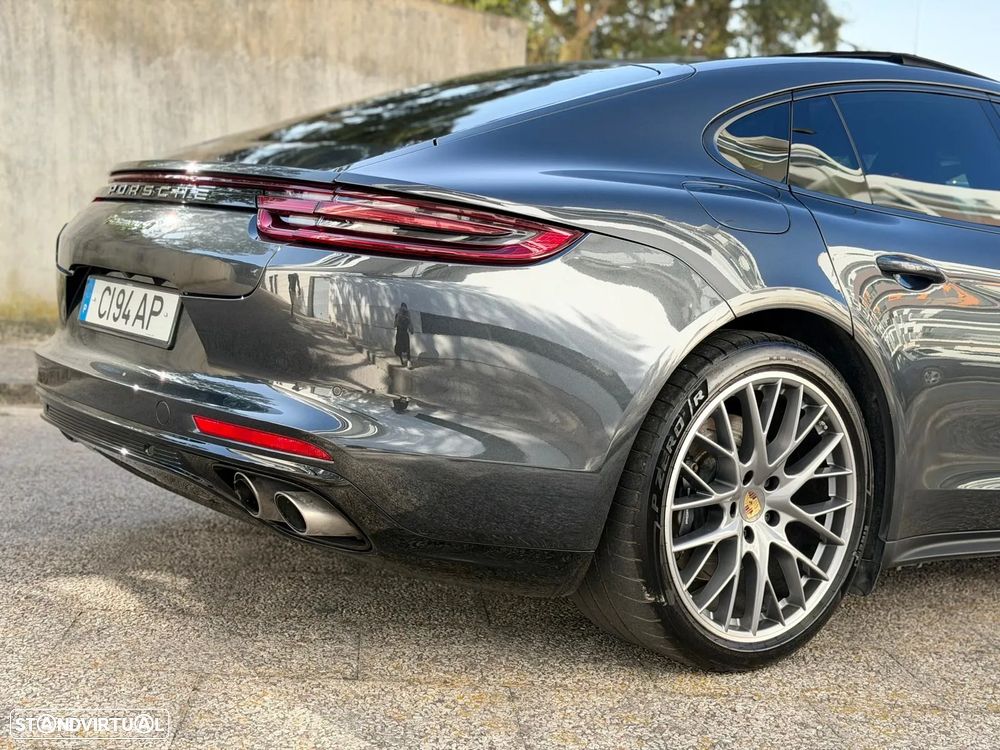 Porsche Panamera 4 E-Hybrid - 8