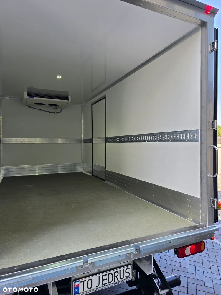 Iveco DAILY 50C18 MROŻNIA 8-PALETOWY + WINDA.1Tona AGREGAT Carrier -20*C +20*C 183Tyś km SERWIS DO OSTATNIEGO Km ASO IVECO SALON PL BOGATA OPCJA WYPOSAZENIA LED NAVI AKTYWNY TEMPOMAT FOTEL KIEROWCY PNEŁMATYCZNY - 21