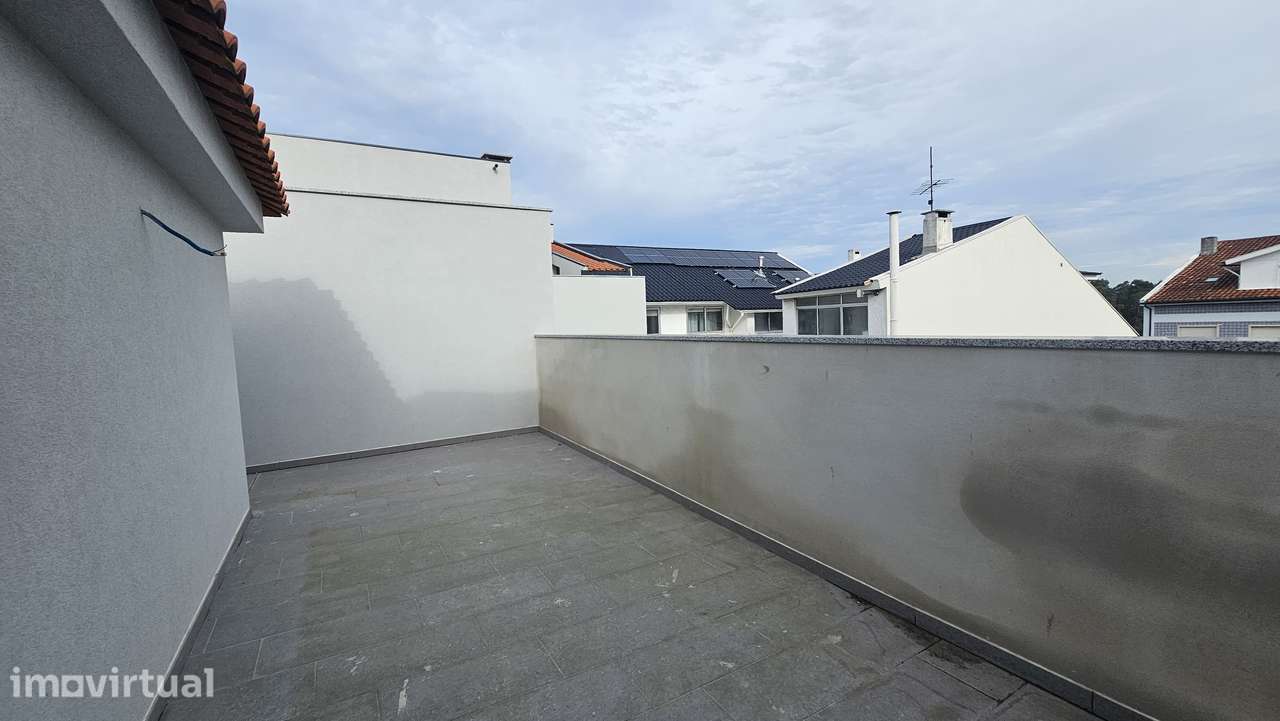 Apartamento | T2 | Duplex | 2 lugares de estacionamento - Grande imagem: 4/15
