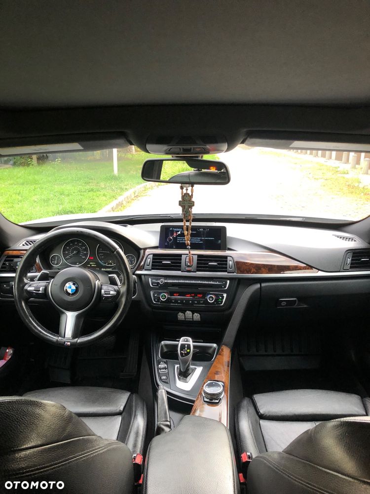 BMW 3GT 335i xDrive - 11