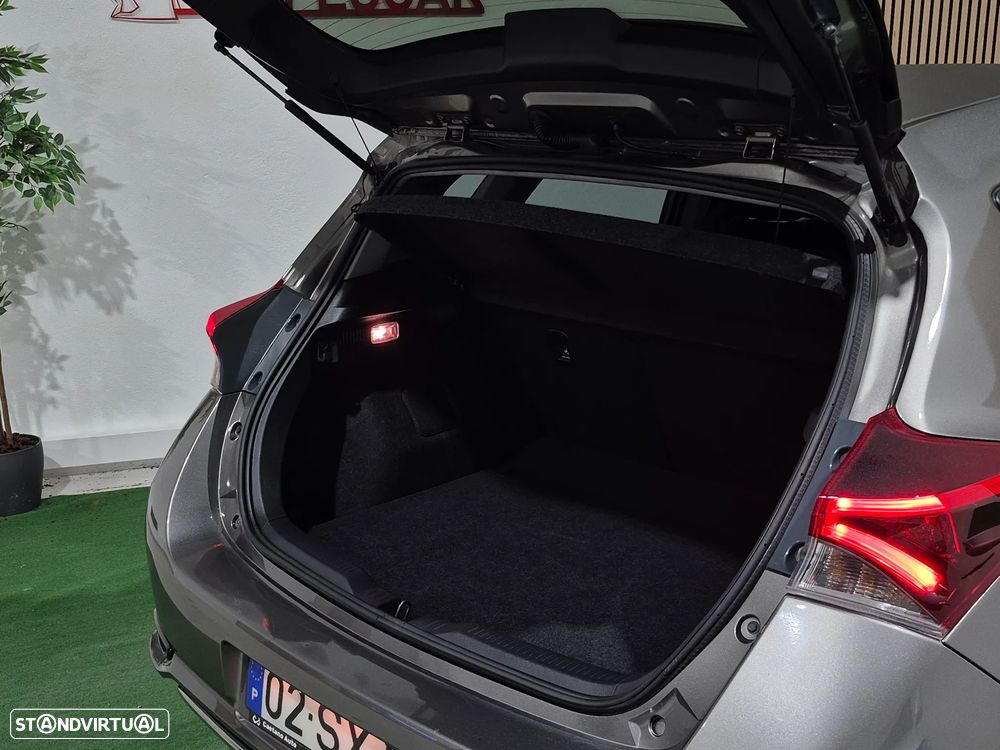 Toyota Auris 1.8 HSD Exclusive - 41