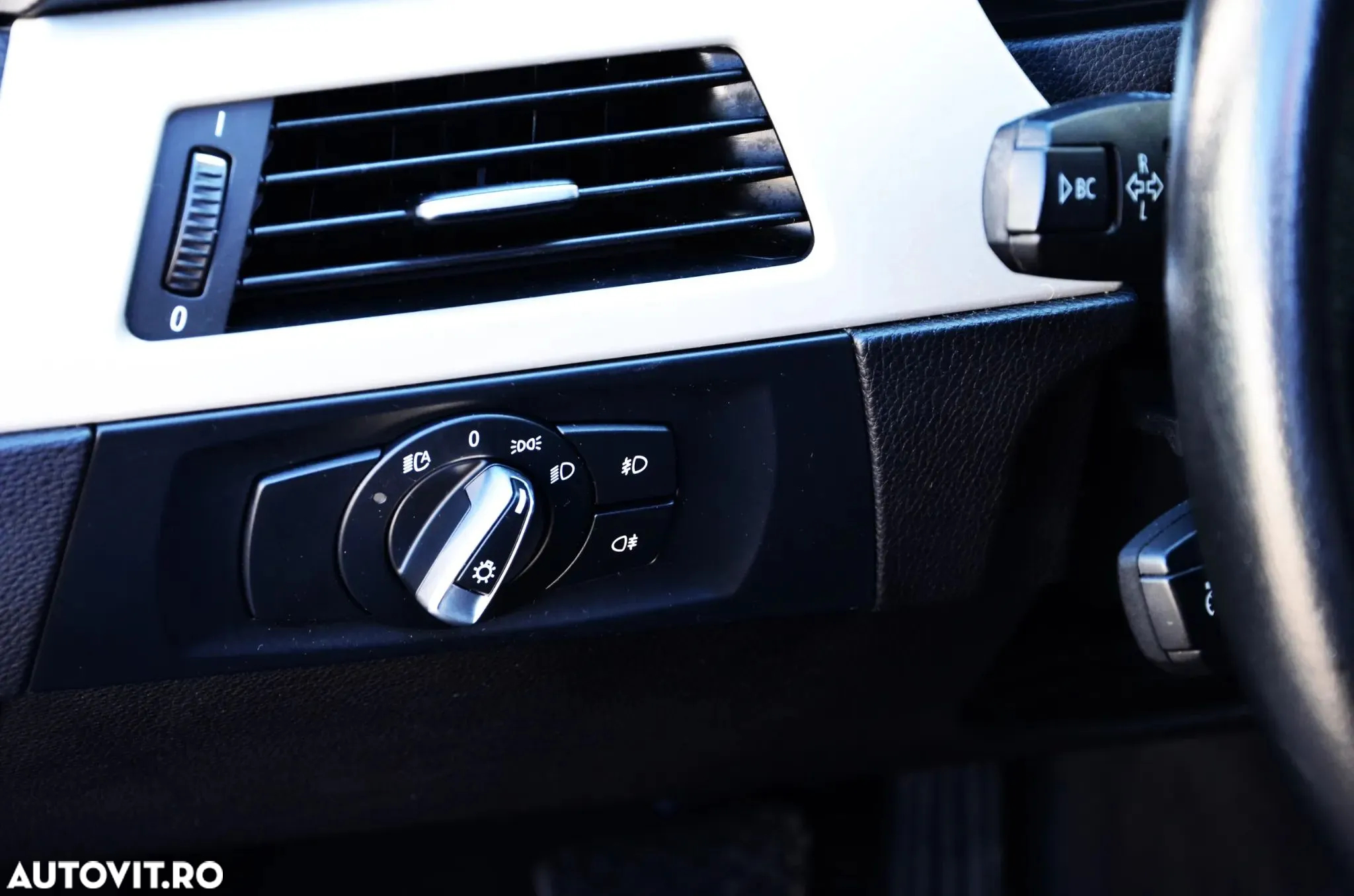 BMW Seria 3 318d DPF Touring Aut. Edition Lifestyle - 11