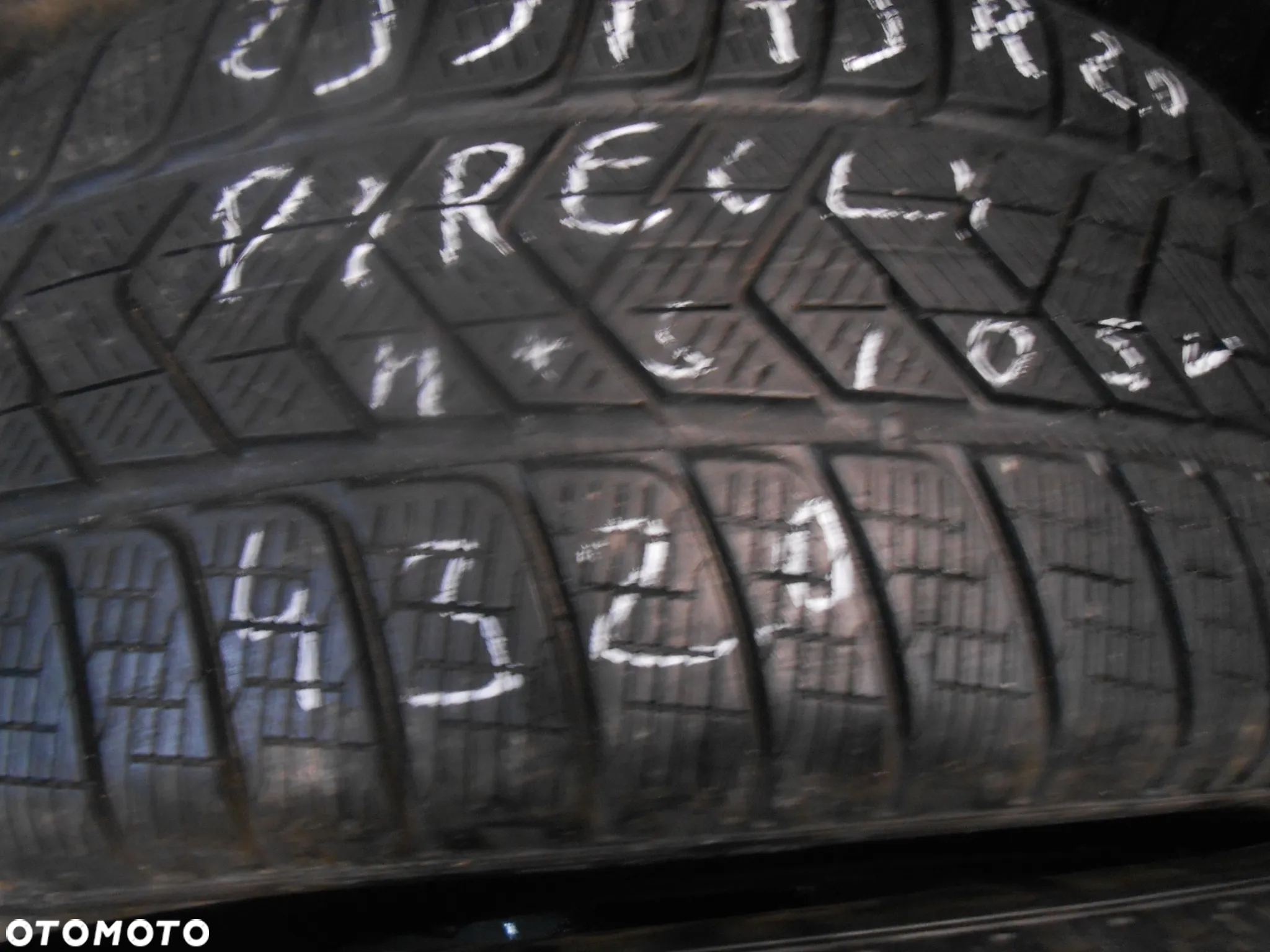 OPONY 255/45R20 PIRELLI WINTER SCORPION TM DOT 4320 6.9MM - 2