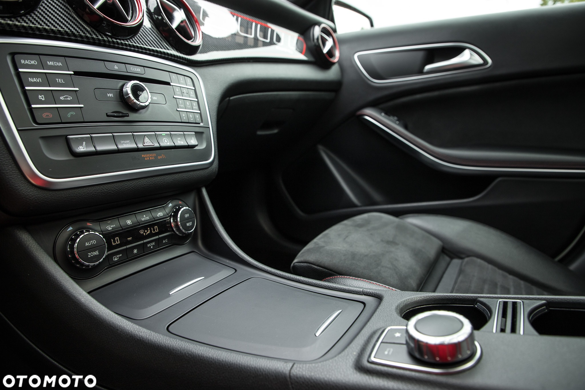 Mercedes-Benz GLA 200 7G-DCT AMG Line - 24