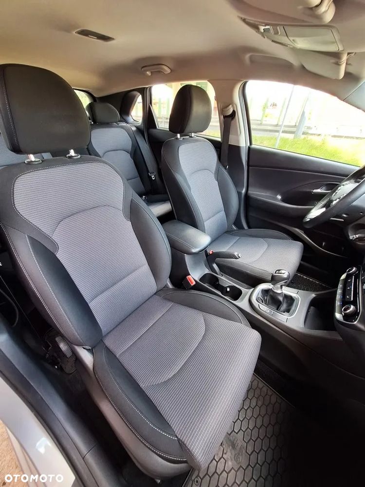 Hyundai i30 1.5 DPI Classic + - 6