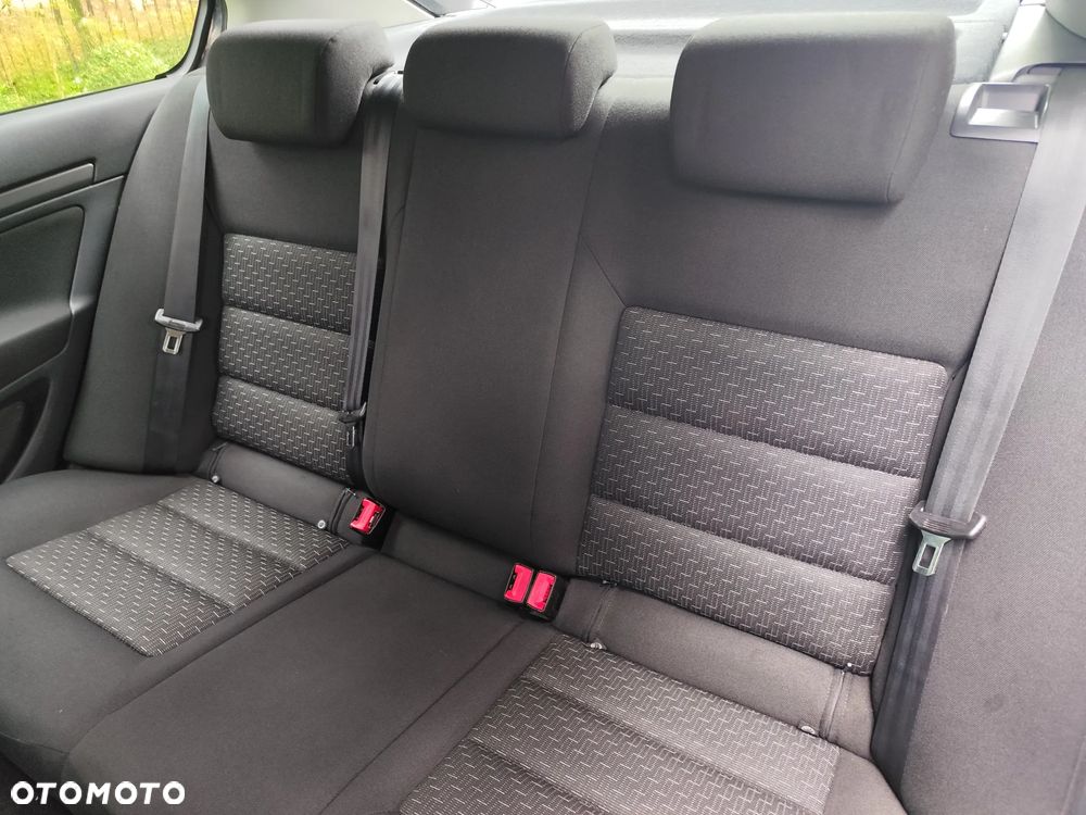 Skoda Octavia 1.6 Ambition - 8