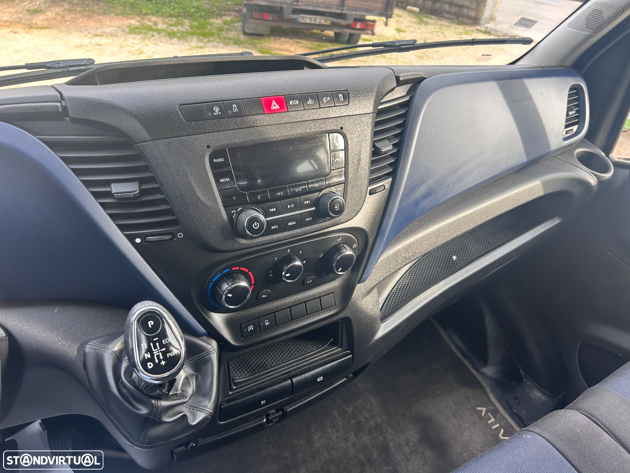 Iveco Daily 2.3 cab Dupla - 12