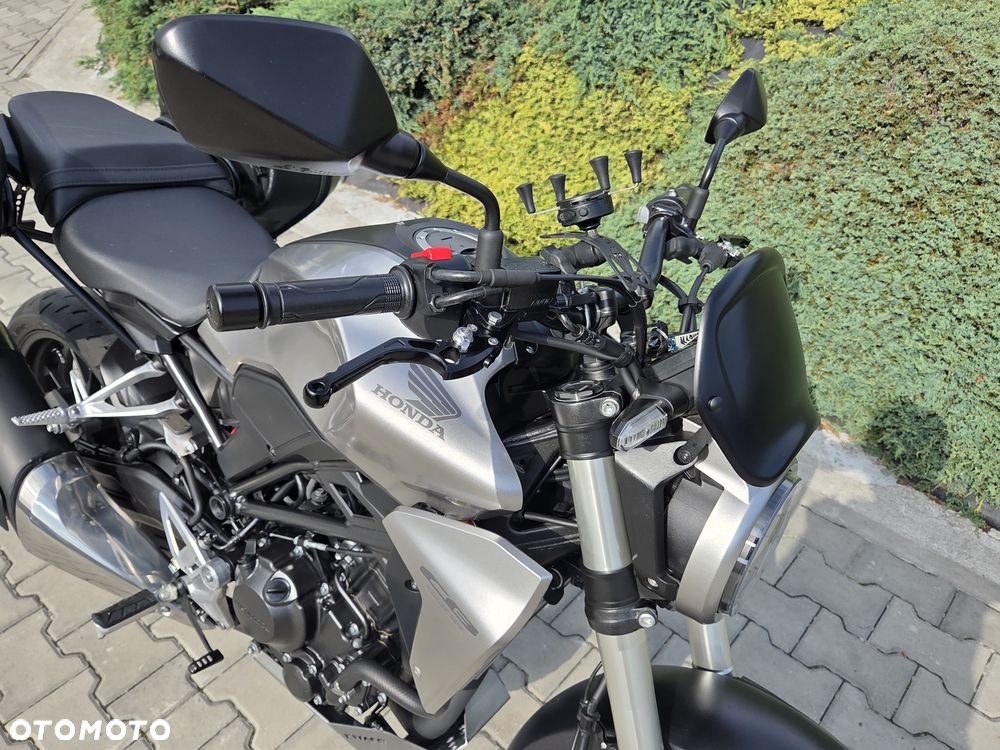 Honda CB - 12