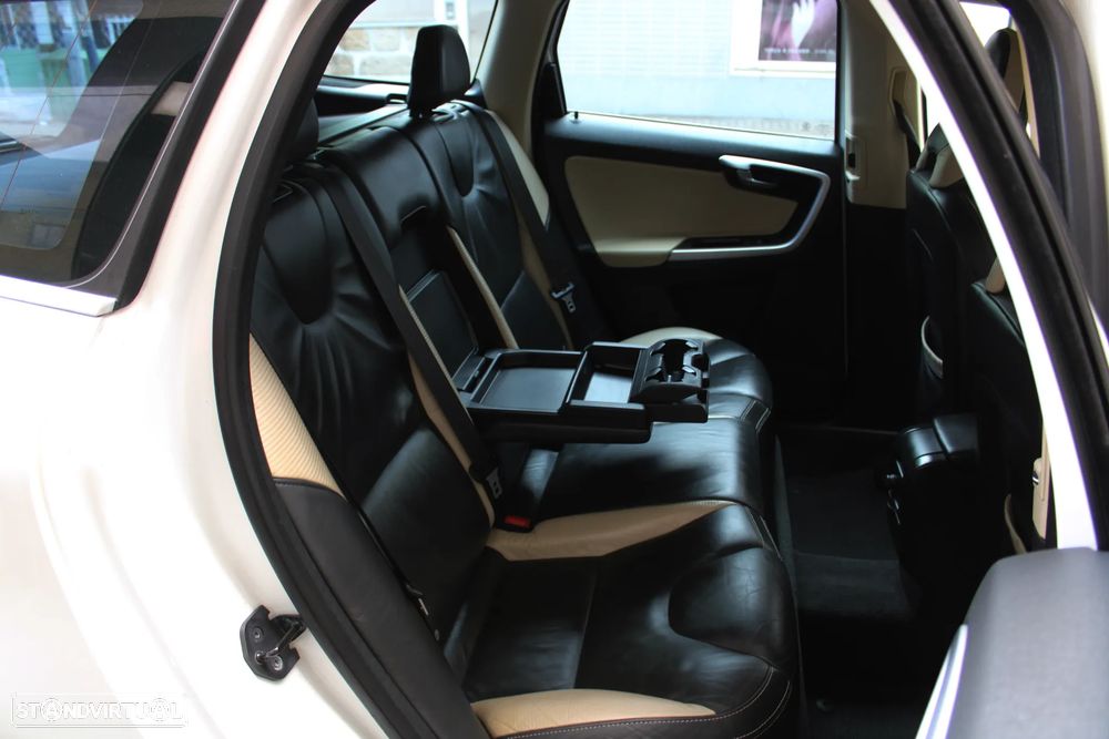 Volvo XC 60 2.0 D3 R-Design Geartronic - 28